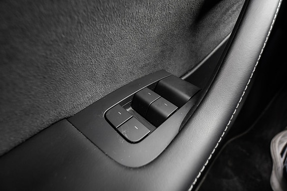 Tesla Model Y 20 of 30