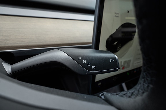 Tesla Model Y 19 of 30