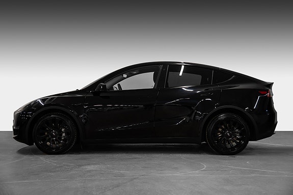 Tesla Model Y 3 of 30