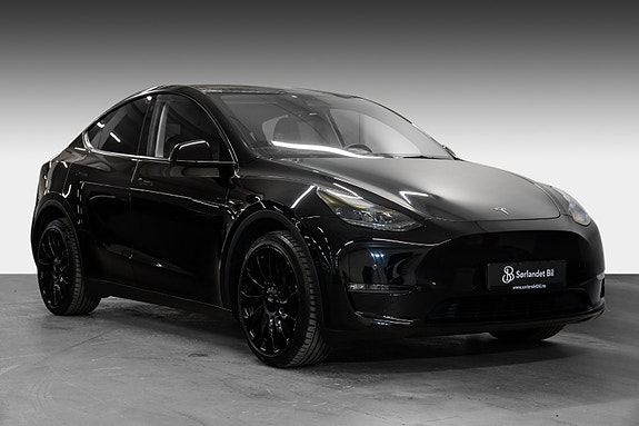 Tesla Model Y 7 of 30