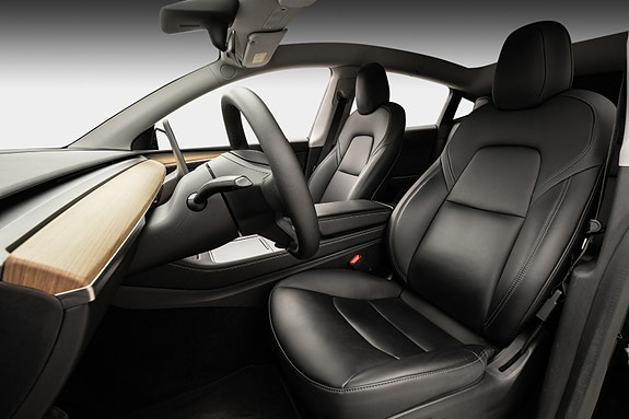 Tesla Model Y 8 of 30