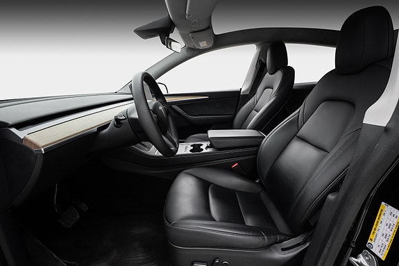 Tesla Model Y 9 of 30