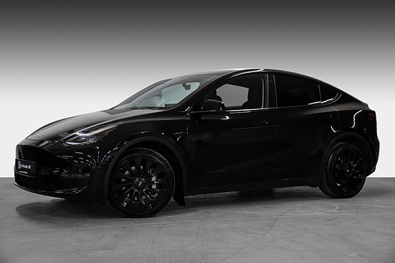 Tesla Model Y 2 of 30