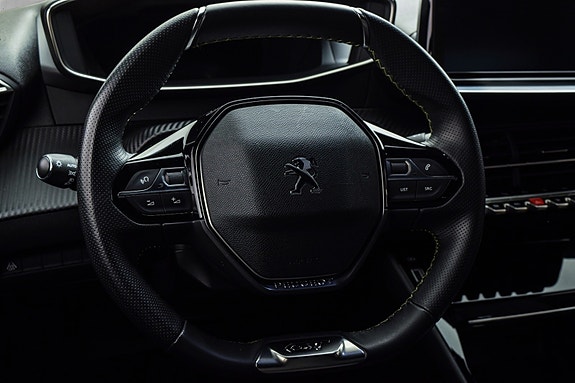 Peugeot 208 10 of 15