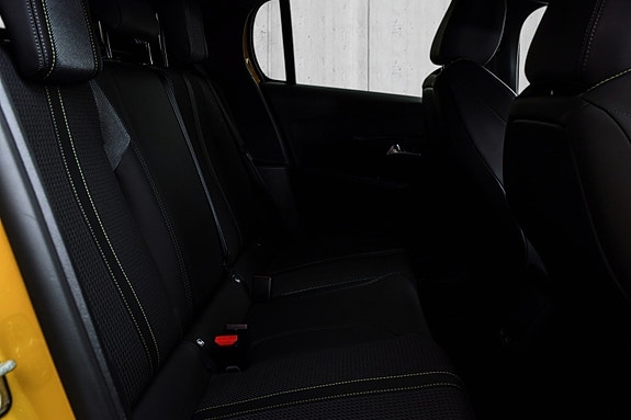 Peugeot 208 11 of 15