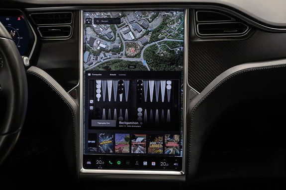 Tesla Model S 16 of 18
