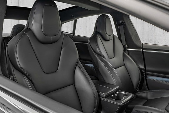 Tesla Model S 10 of 18