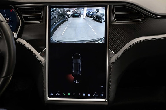 Tesla Model S 15 of 18