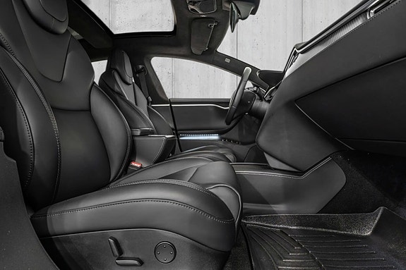 Tesla Model S 11 of 18