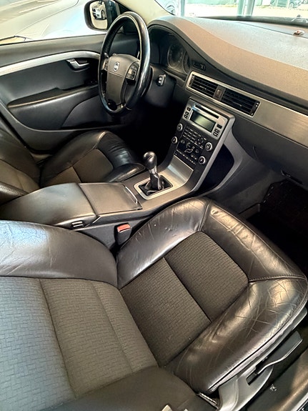 Volvo V70 14 of 30
