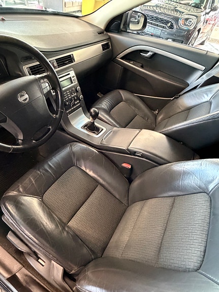 Volvo V70 16 of 30