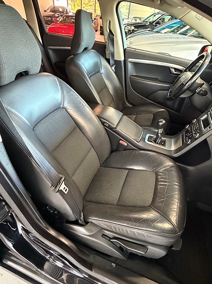 Volvo V70 13 of 30