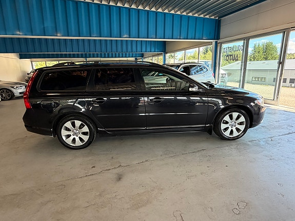 Volvo V70 8 of 30