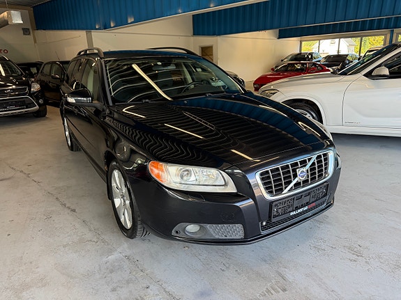 Volvo V70 2 of 30