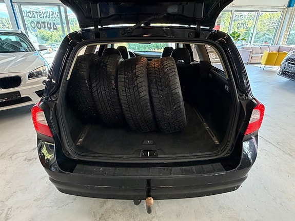 Volvo V70 19 of 30