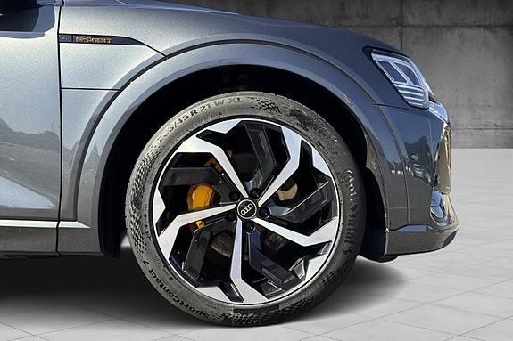 Audi e-tron 29 of 30