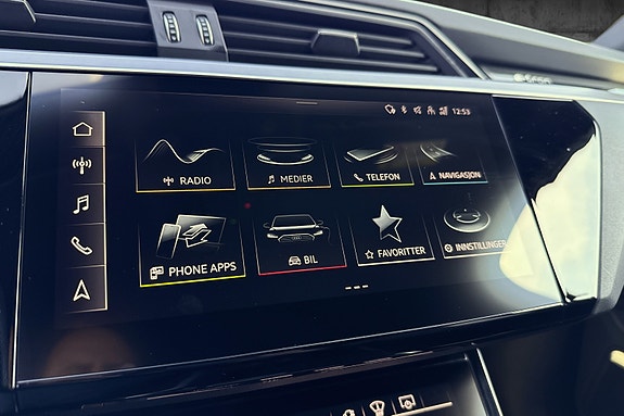Audi e-tron 23 of 30