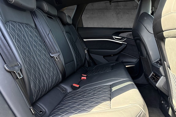 Audi e-tron 16 of 30