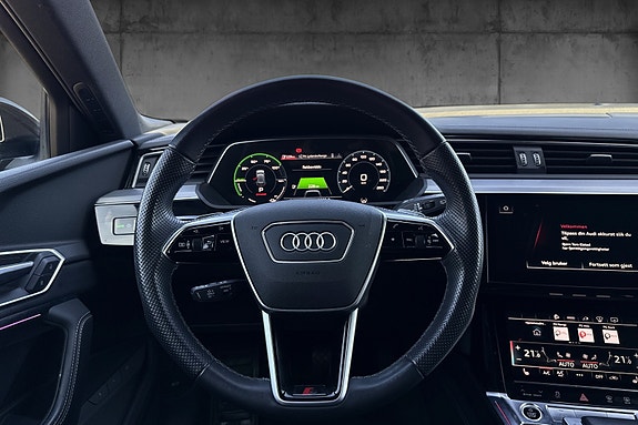 Audi e-tron 13 of 30