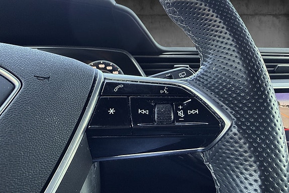 Audi e-tron 21 of 30