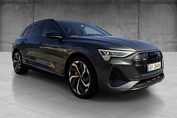 Audi e-tron 4 of 30