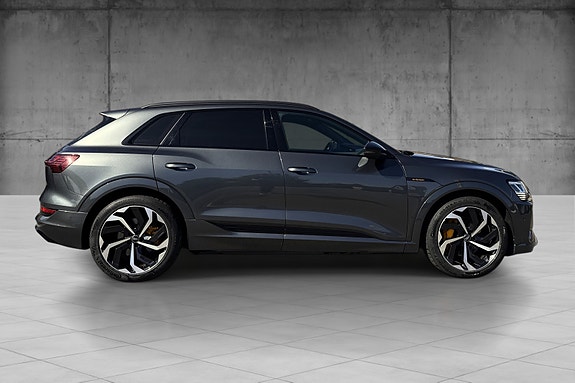Audi e-tron 7 of 30