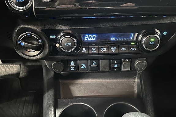 Toyota HiLux 11 of 11