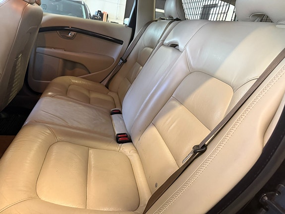 Volvo XC70 11 of 22