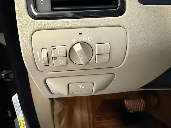 Volvo XC70 13 of 22