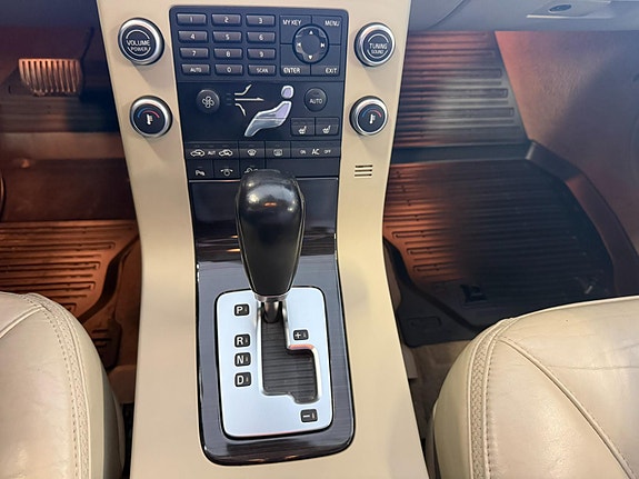 Volvo XC70 22 of 22