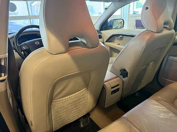 Volvo XC70 10 of 22