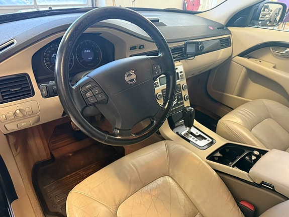 Volvo XC70 14 of 22
