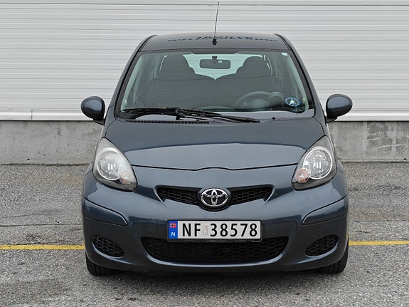 Toyota Aygo 2 of 14