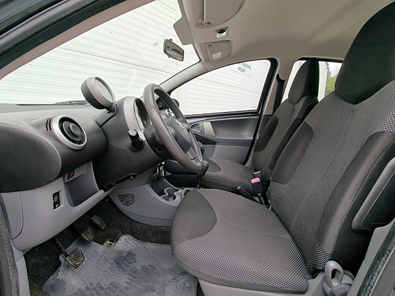Toyota Aygo 7 of 14