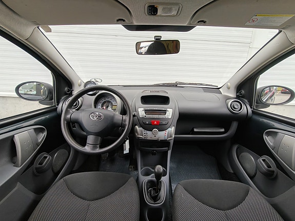 Toyota Aygo 10 of 14