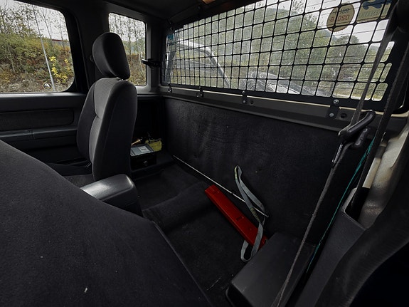 Nissan NP300 17 of 29