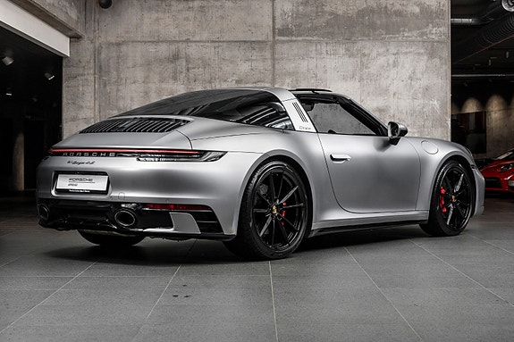 Porsche 911 18 of 30