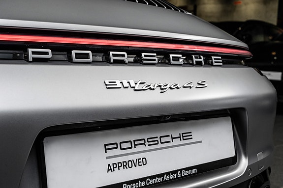 Porsche 911 22 of 30