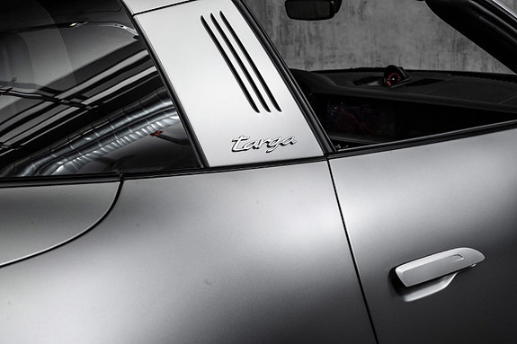 Porsche 911 16 of 30