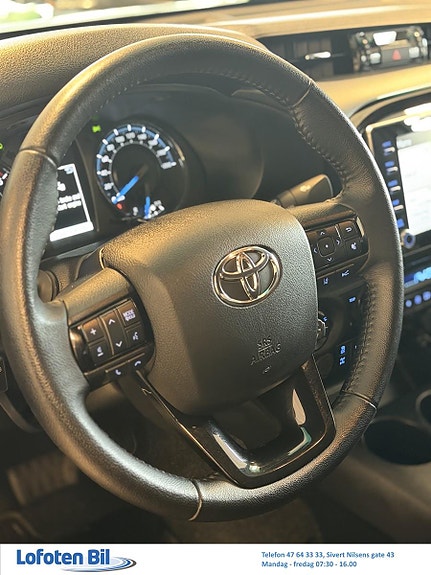 Toyota HiLux 27 of 30