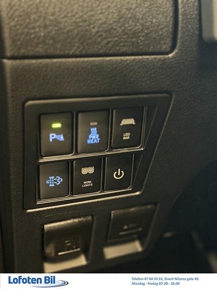 Toyota HiLux 26 of 30