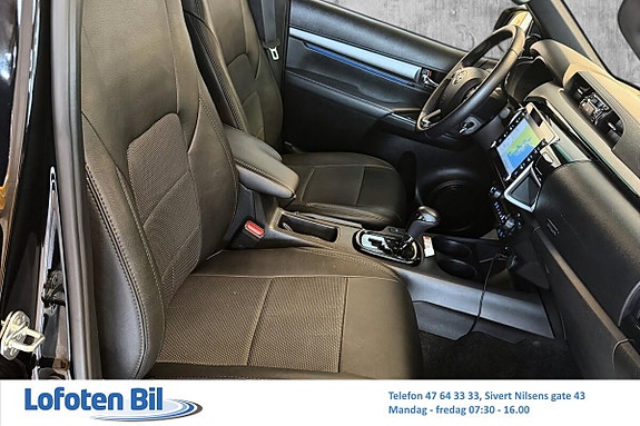 Toyota HiLux 14 of 30