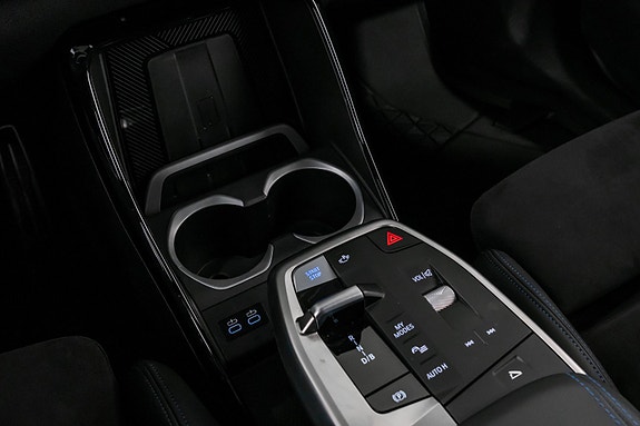 BMW iX1 16 of 28