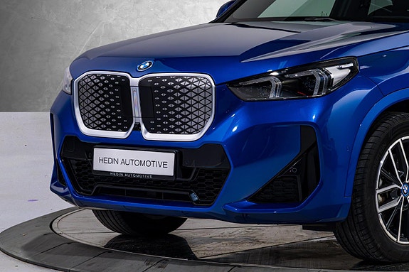 BMW iX1 2 of 28