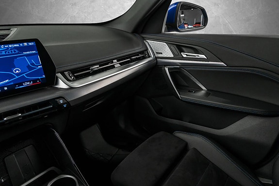 BMW iX1 17 of 28