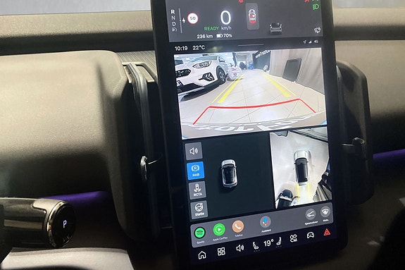 Infotainment med 360°-kamera og parkeringsassistanse foran og bak.
