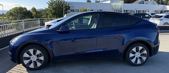 Tesla Model Y 10 of 11