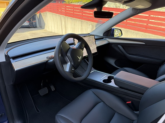 Tesla Model Y 6 of 11