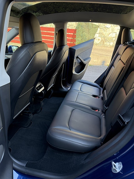 Tesla Model Y 4 of 11