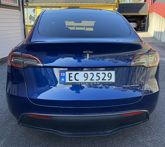 Tesla Model Y 2 of 11